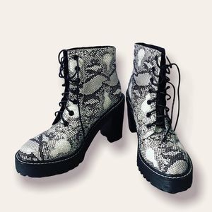 Madden girl Archiee fashion boots natural multi size 8.5